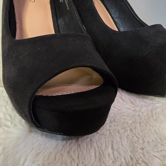 Torrid - 8 - Black Vegan Suede - Platform Peep Toe Heel - Picture 4 of 16